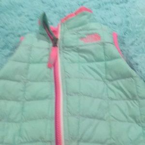 Infant Northface Vest size 6-12 months!
